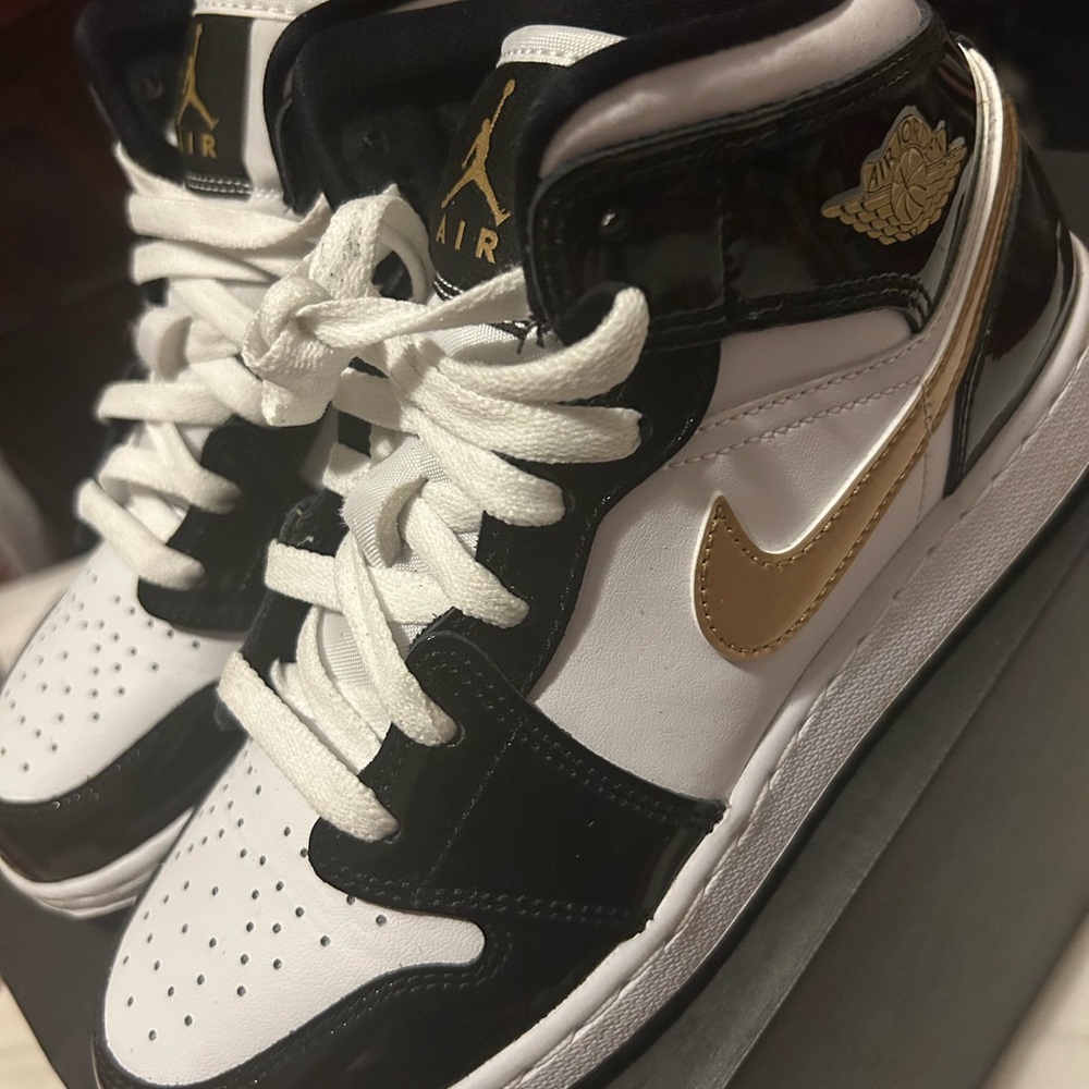 Authentic Jordan Kids' High Top Sneakers in White, Black & Gold